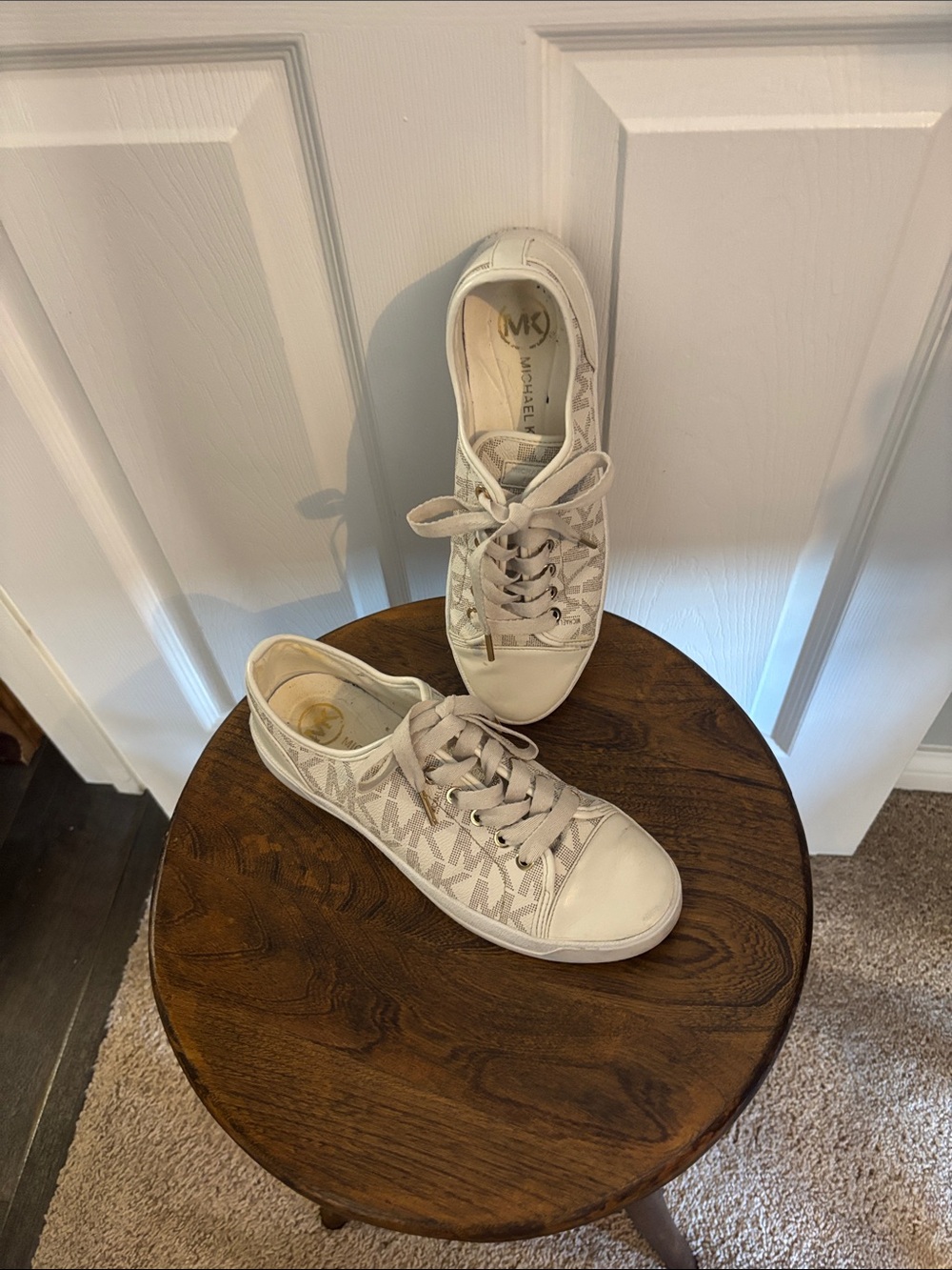 Michael Kors Cream Logo Low-Top Sneakers 8M